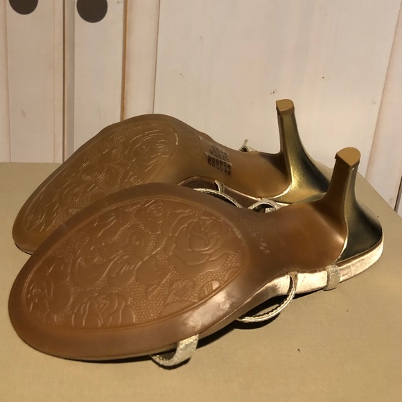 EUC Kenneth Cole Gold Sandals - Picture 4 of 4